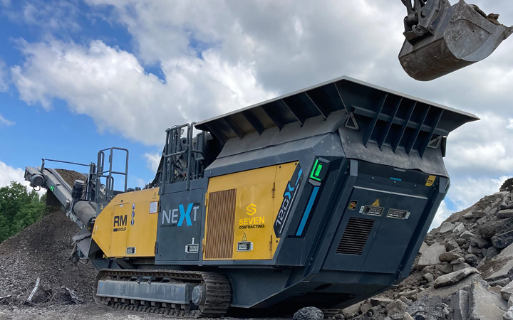 Mobile crushing and recycling services on a jobsite